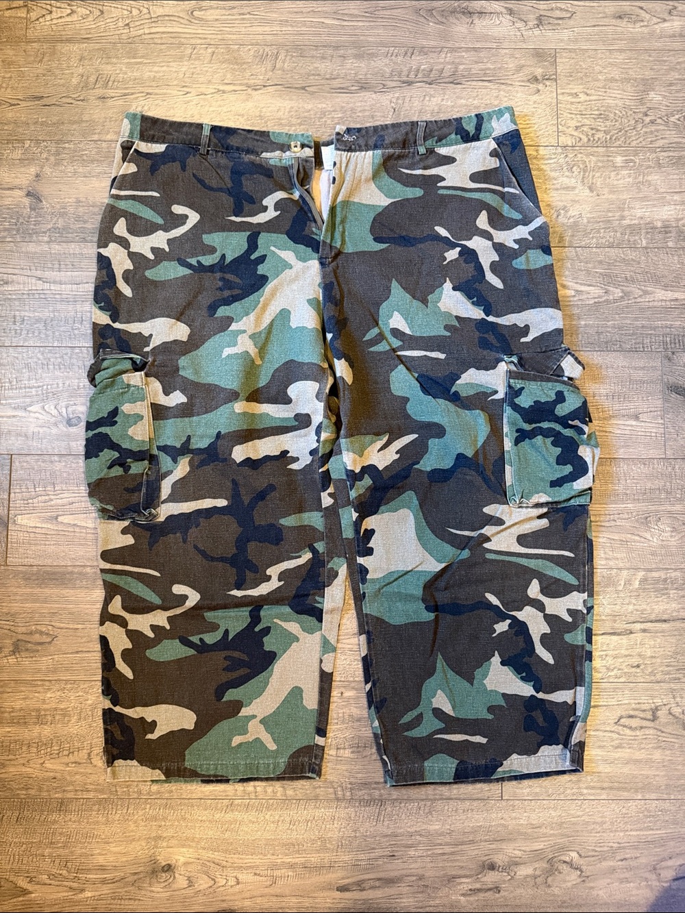 Women's Wide-Leg Cargo Pants in Green Camo